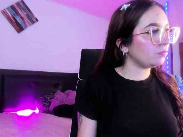 sweet-white webcam