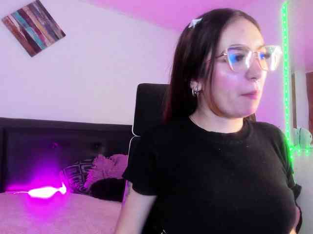 sweet-white webcam
