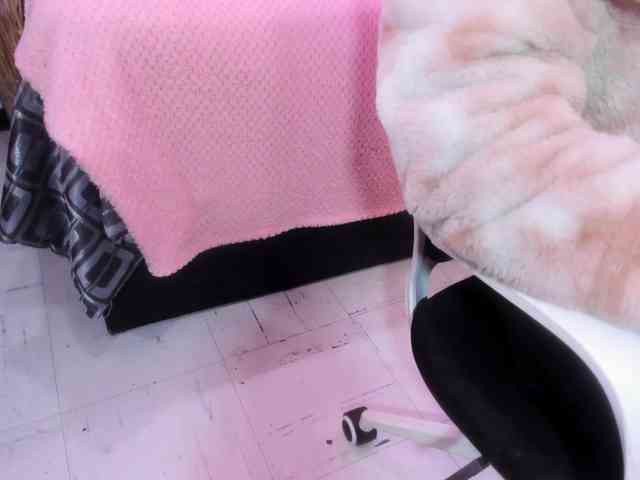 sweet-white webcam