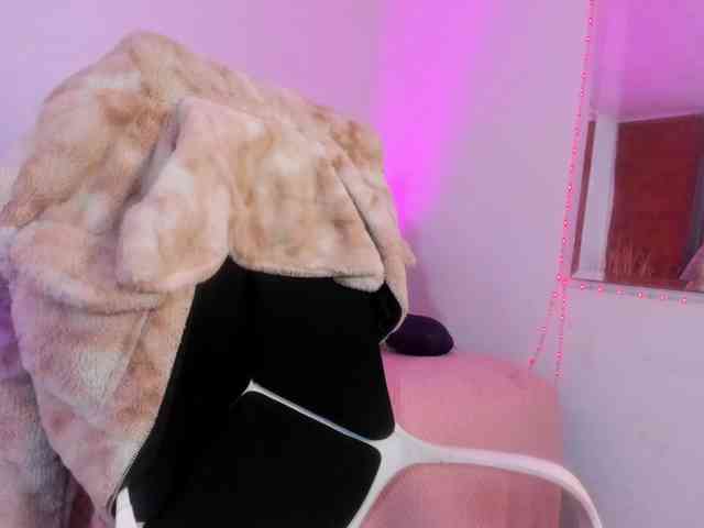 sweet-white webcam