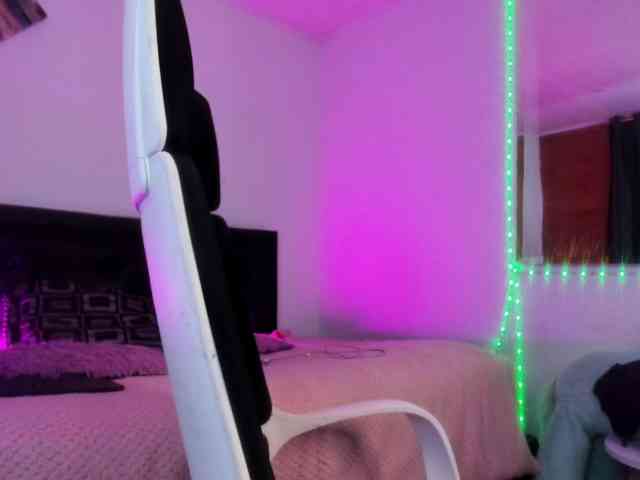 sweet-white webcam