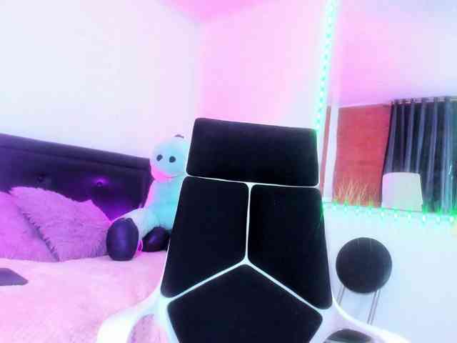 sweet-white webcam