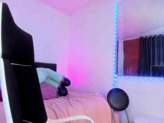 sweet-white webcam