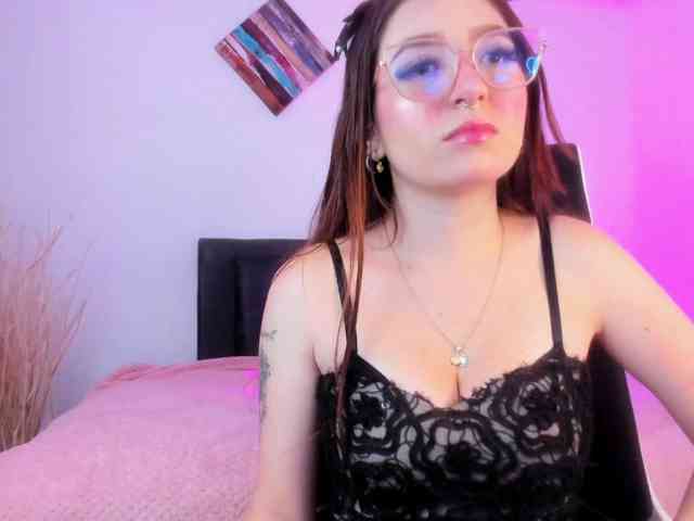 sweet-white webcam