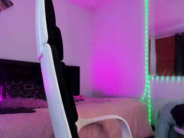 sweet-white webcam