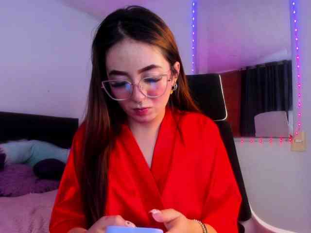sweet-white webcam