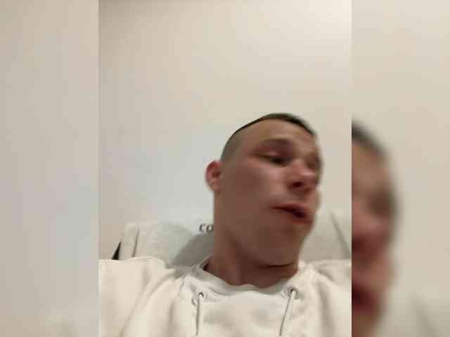 Este modelo está en vivo ahora. VIKTOR9653