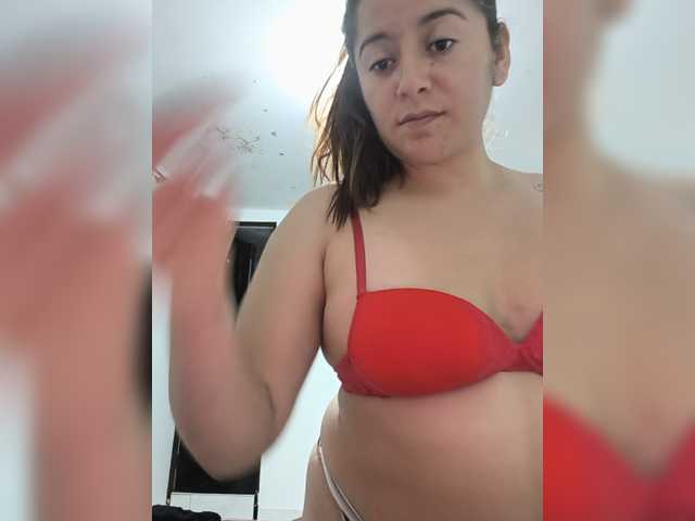 Erika1, 32 y/o - Live Cam on BongaCams