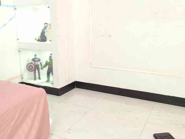 MaxineDoll webcam