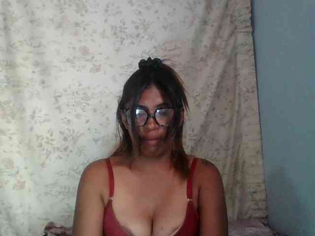 Modèle: Raheli95