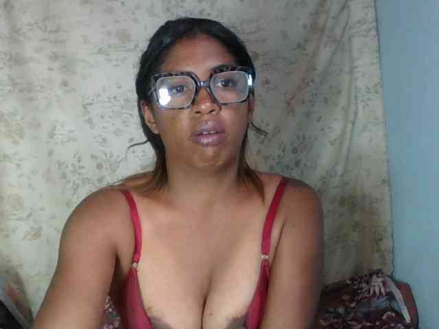 Modèle: Raheli95