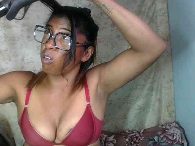 Modèle: Raheli95