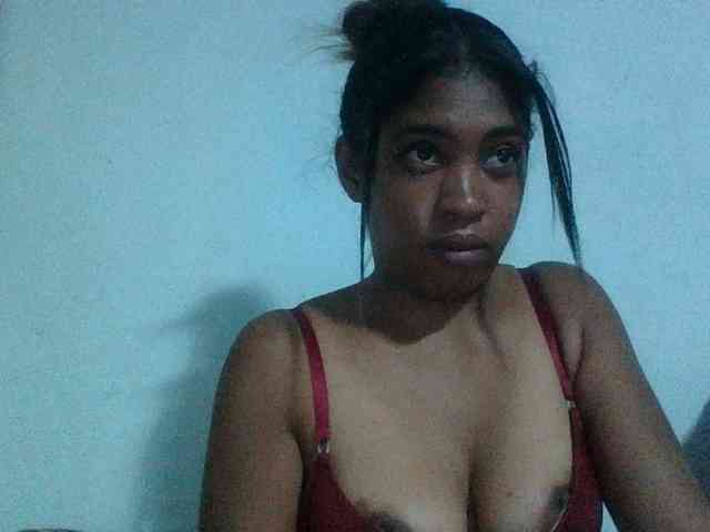 Modèle: Raheli95