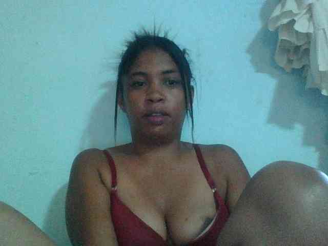 Modèle: Raheli95