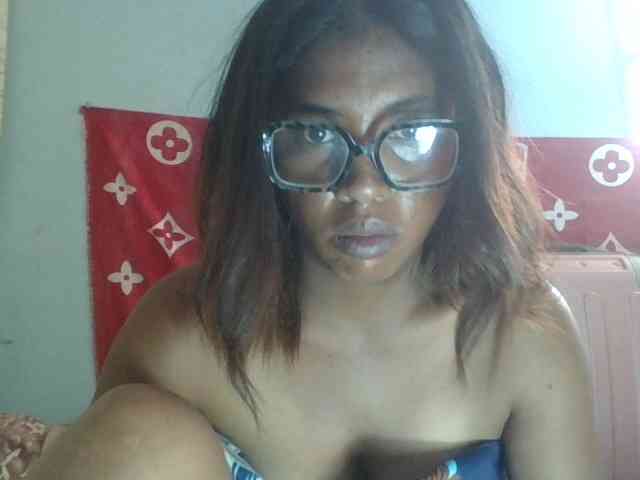 Raheli95 webcam