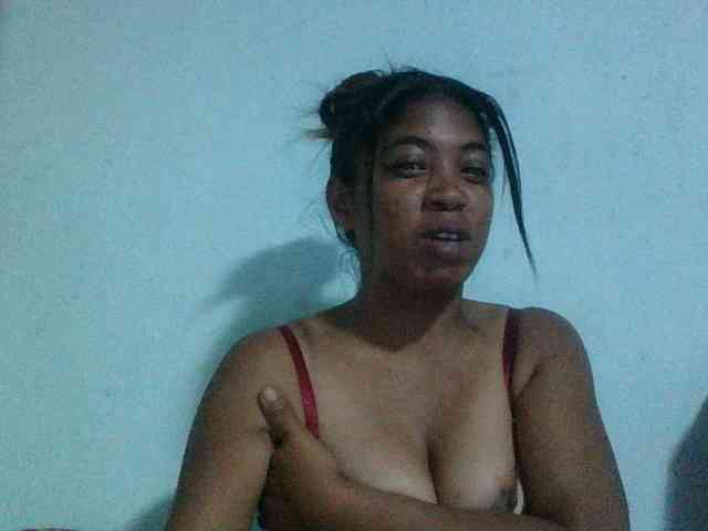 Modèle: Raheli95