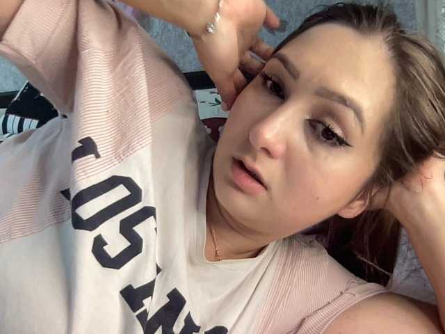 Queenli483 live cam preview