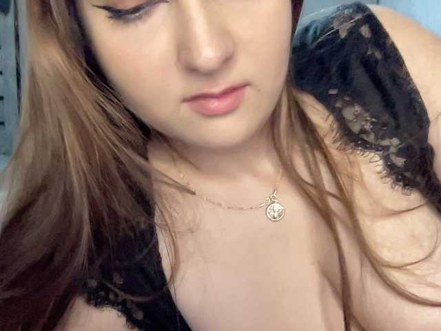 Queenli483 live cam on BongaCams