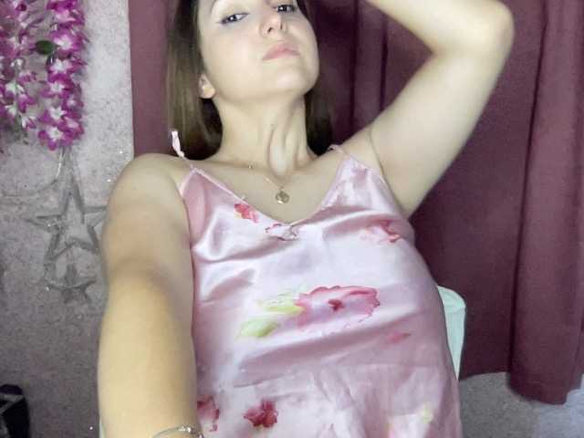Queenli483 live cam on BongaCams