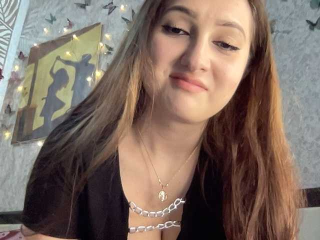 Queenli483 live cam on BongaCams