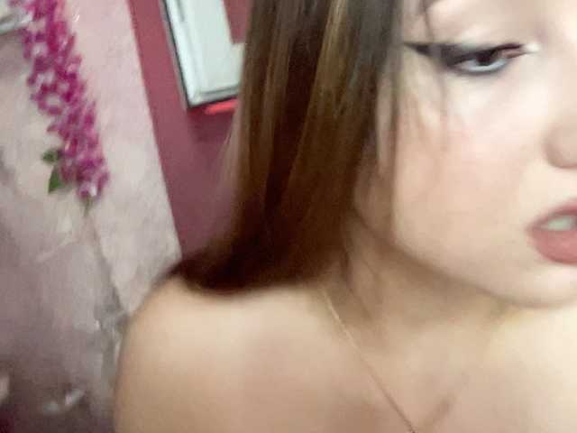 Queenli483 live cam on BongaCams