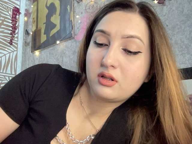 Queenli483 live cam on BongaCams