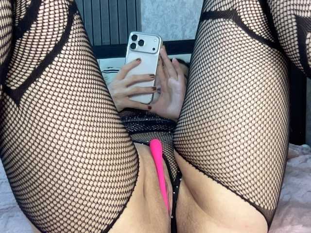 Queenli483 live cam on BongaCams