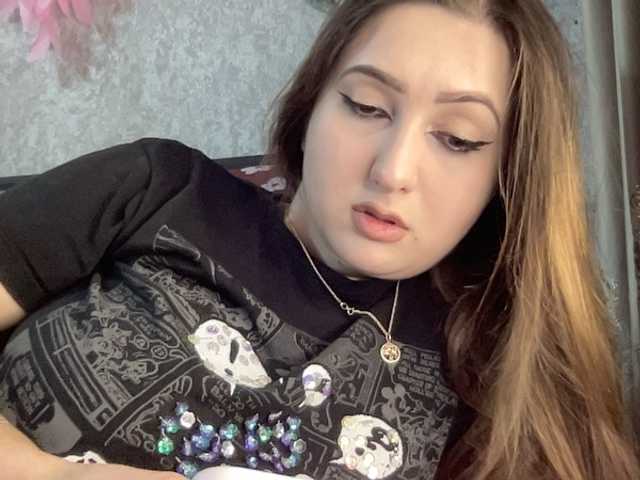 Queenli483, live now on BongaCams