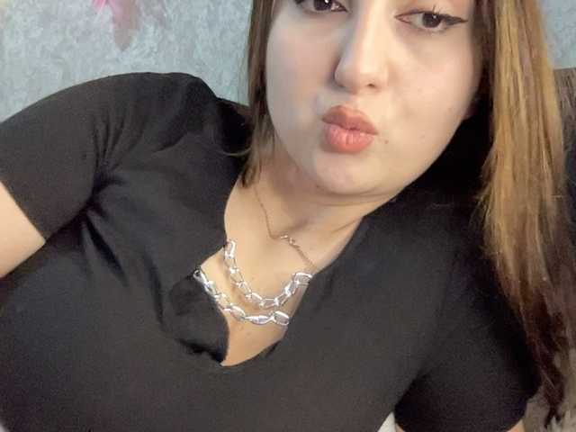 Queenli483 live cam on BongaCams