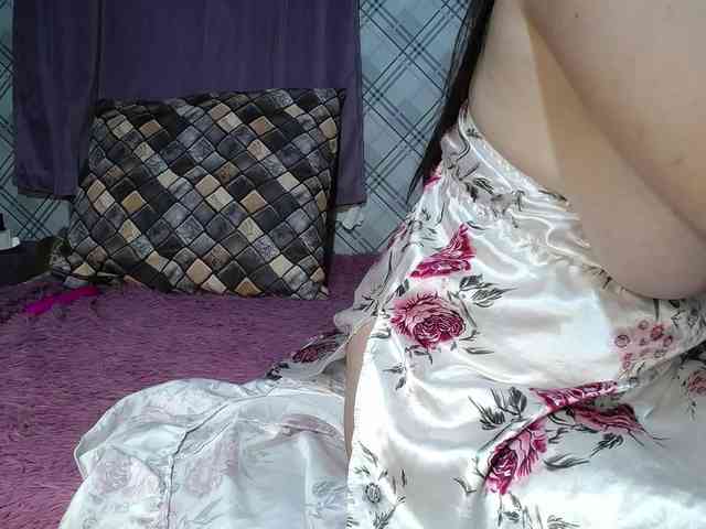 Queenli483 webcam