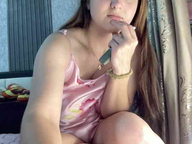 Queenli483 webcam