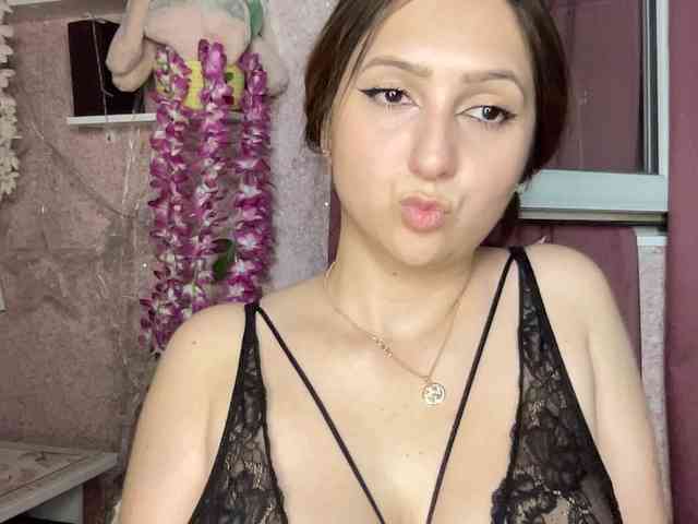 Queenli483 webcam