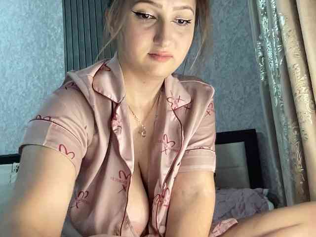Queenli483 webcam
