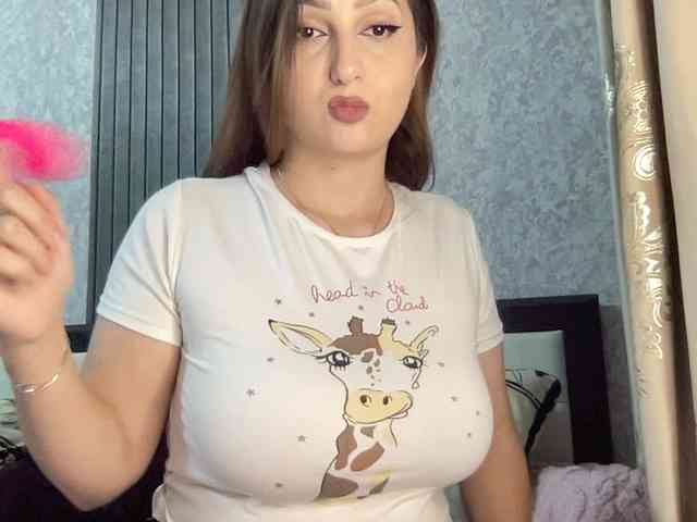Queenli483 webcam