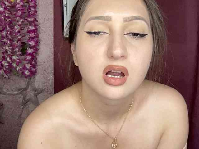 Queenli483 webcam