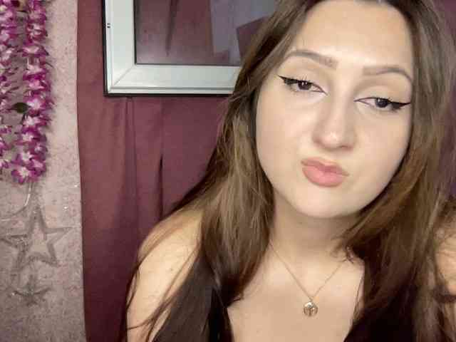 Queenli483 webcam