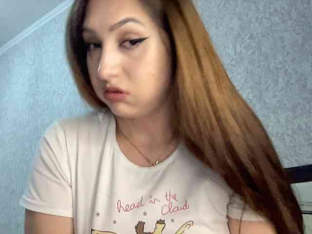 Queenli483 webcam