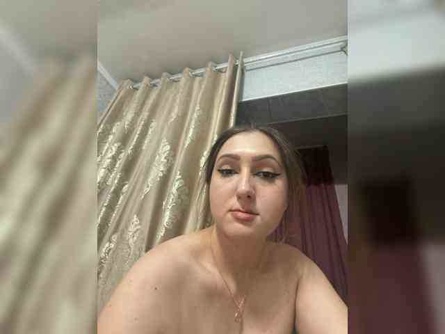 Queenli483 webcam