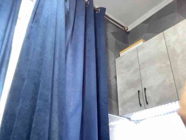 Queenli483 webcam