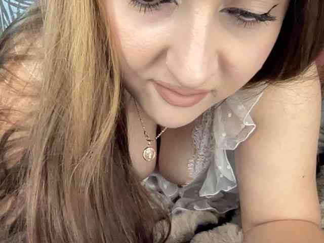 Queenli483 webcam