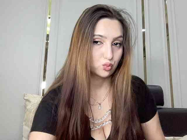 Queenli483 webcam