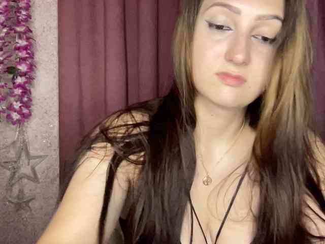 Queenli483 webcam