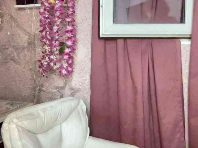 Queenli483 webcam