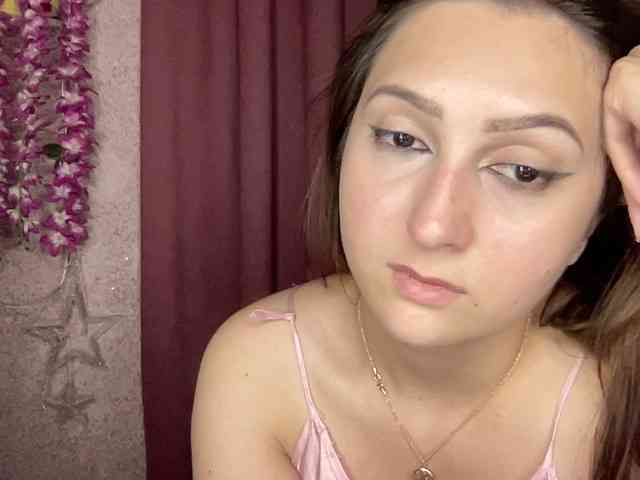 Queenli483 webcam