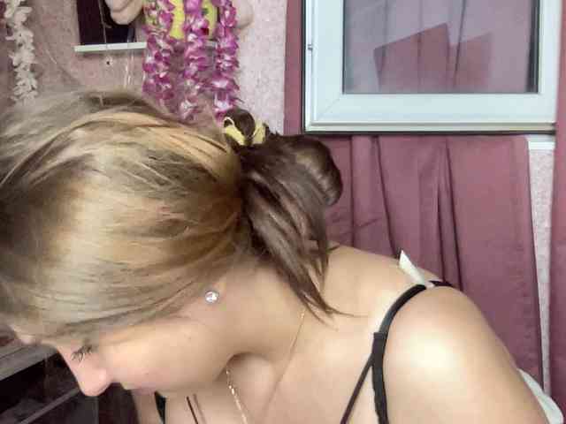Queenli483 webcam
