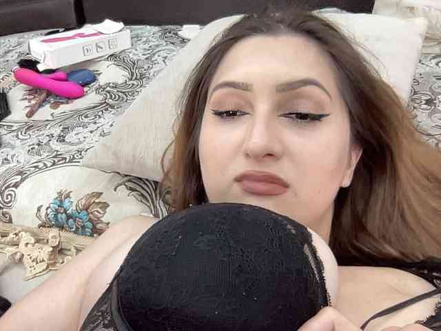 Queenli483 Live Webcam on BongaCams