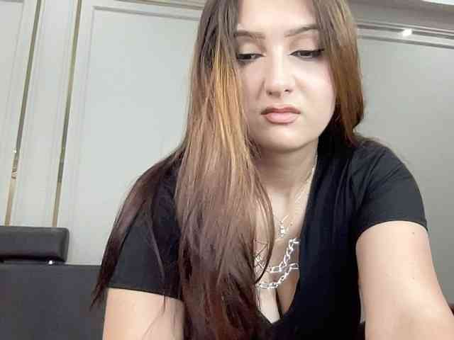 Queenli483 webcam