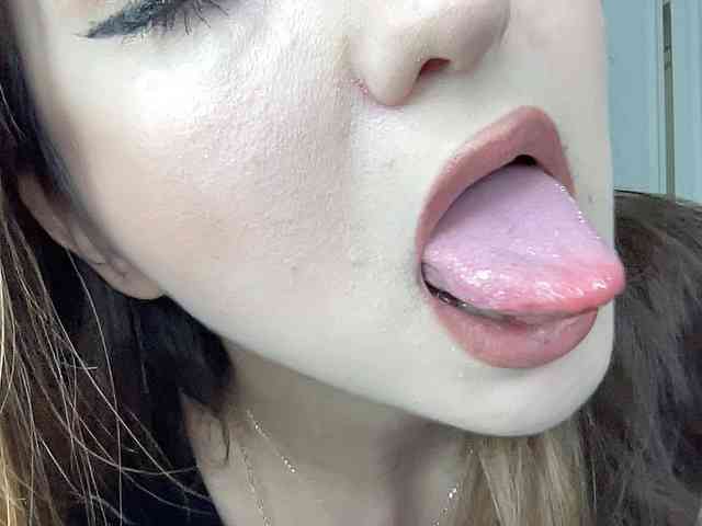 Queenli483 webcam