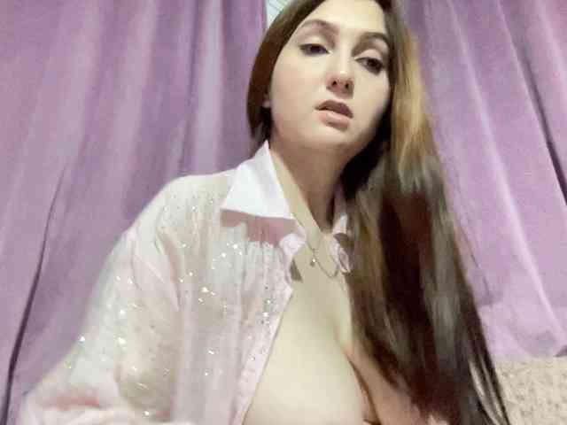 Queenli483 webcam