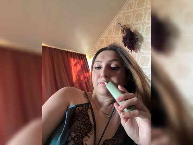 Queenli483 webcam